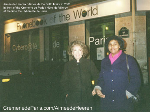 Aimee de Heeren et Aparicida devant la Cremerie de Paris en 2001