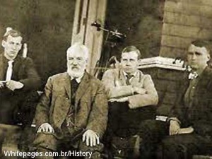 Inventeur du Téléphone, Alexander Graham Bell dans les environs de la Cremerie de Paris