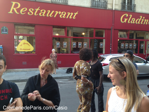 Restaurant Gladines face  la Cremerie de Paris