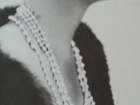 Coco Chanel avec des perles offertes par Bendor