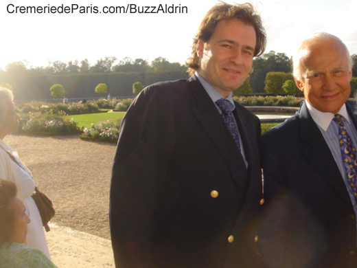 le Monsieur de la lune, son épouse Lois et l'éditeur de cet article dans le parc de Versailles