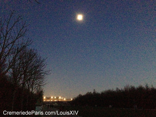 La lune vue de Versailles apr�s la tomb� de la nuit