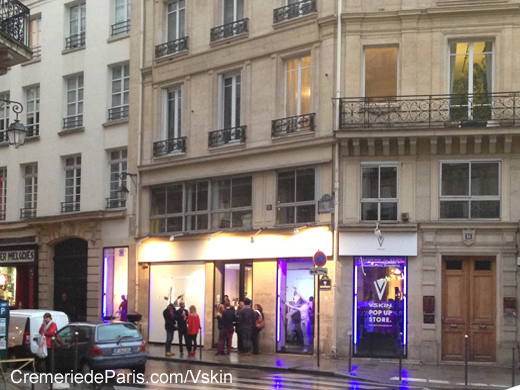 la Cremerie de Paris occupe 2 batiments historiques, l'Hotel de Villeroy au 9 rue des Déchargeurs et le 15 rue des Halles (ancien pavillon des Drapiers dont les caves de 1660 existent toujours)