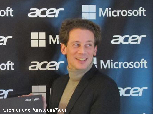 Fabrice Massin avec les logos Acer et Microsoft