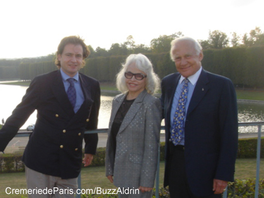Buzz et Lois Aldrin dans le parc de Versailles