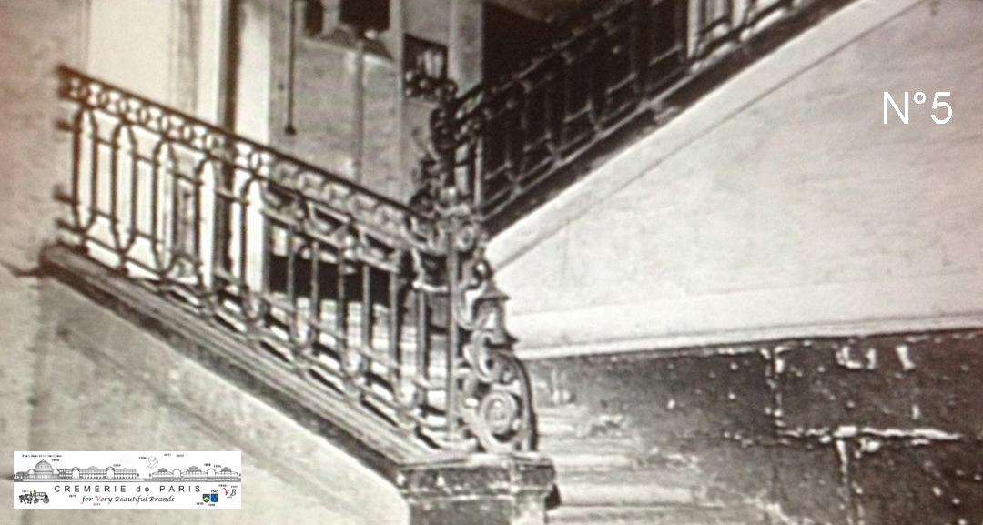 l'escalier d'honneur de la Cremerie de Paris fascinait Chanel