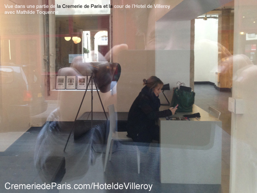 vue dans la cour historique de l'Htel de Villeroy et une partie de la Cremerie de Paris