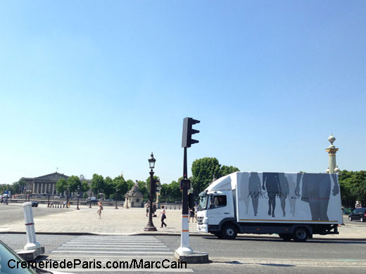 le camion Marc Cain sur la Place de la Concorde