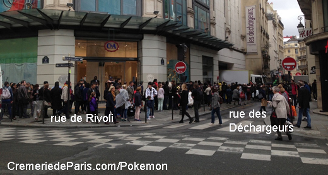 file d'attente Pokemon angle rue de Rivoli / rue des Déchargeurs
