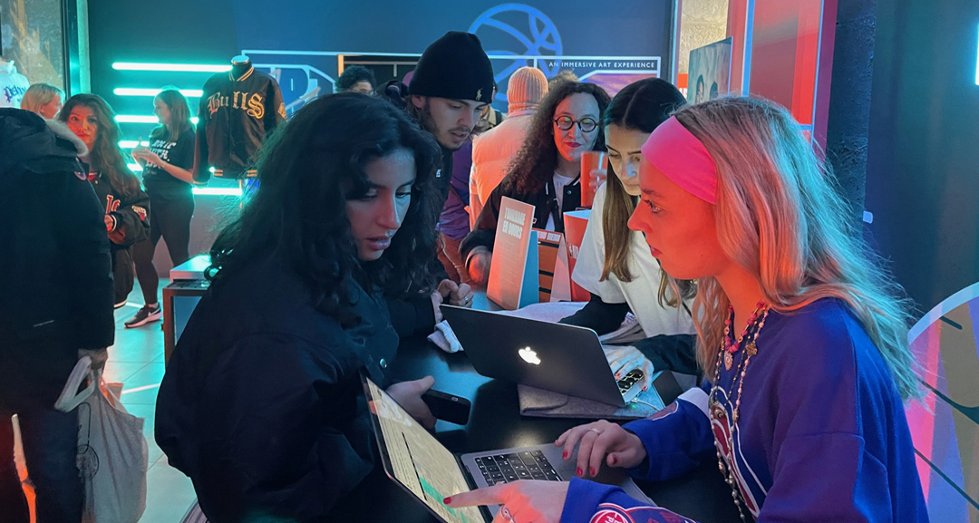 Influencers arriving