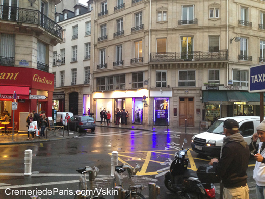 Le Cremerie de Paris se trouve entre 2 restaurants celèbres, Gladines des Halles et le Bistro des Halles